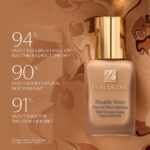 ویژگی های کرم پودر استی لادر Double Wear