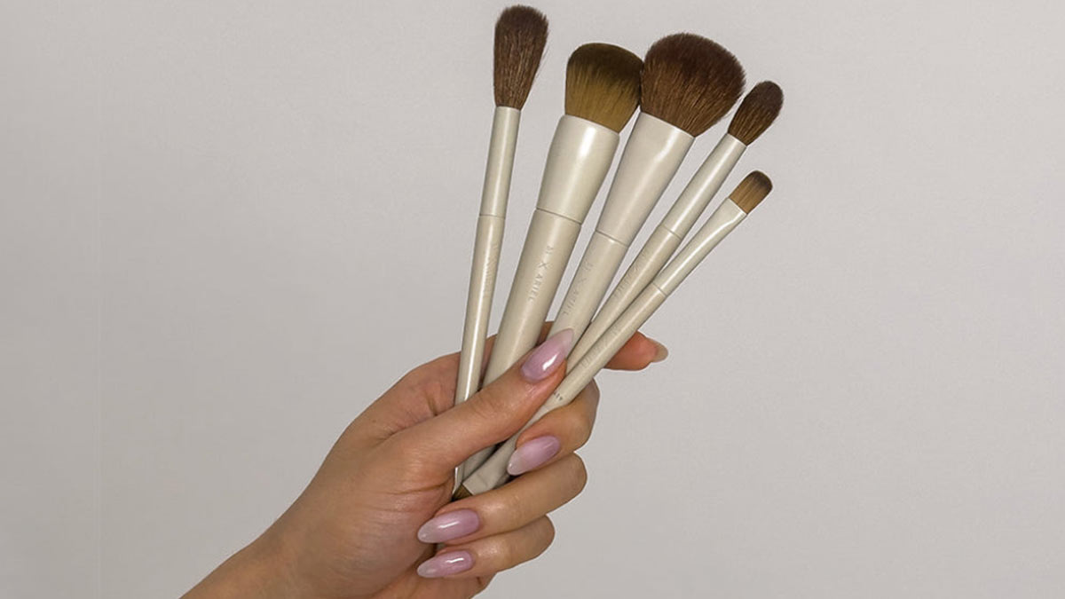 نشانه های براش سالم برای رژگونه و میکاپ